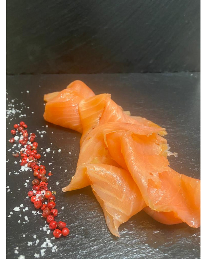 SAUMON FUME PAR NOS SOINS SUR PLAT