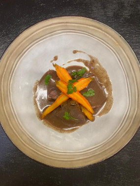 CIVET DE MARCASSIN SAUCE POIVRADE