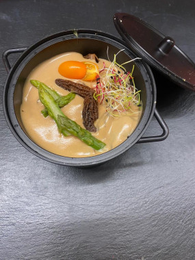 COCOTTE RISOTTO VENERE AUX MORILLES ET ASPERGES VERTES