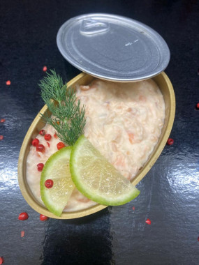 RILLETTES DE TRUITE AUX BAIES ROSES SERVIES DANS SA BOITE