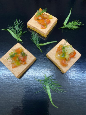 Canapé Légumes bavarois tomates, tartare de légumes