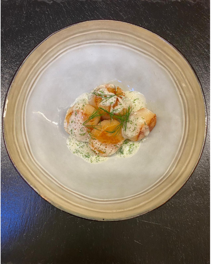 Noix de Saint-Jacques snackées sauce Yuzu et Vin Jaune