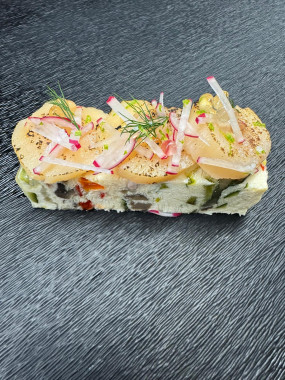 ST JACQUES EN 2 TEXTURES MOUSSELINE DE ST JACQUES ET ST JACQUES CUITES A LA FLAMME VINAIGRETTE AU CITRON VERT