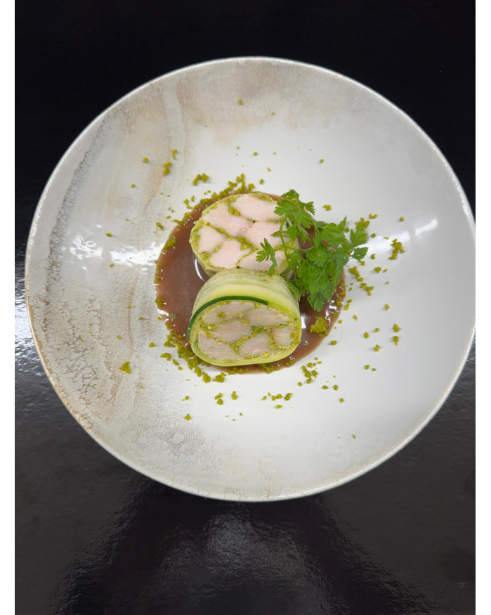 DINDE FERMIERE, LE FILET FACON MOSAIQUE AUX ECLATS DE PISTACHE SAUCE LEGERE AU CHAMPAGNE